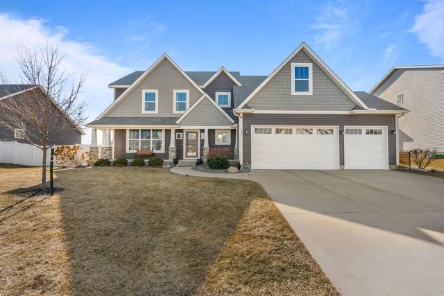 $750,000 | 4697 Mason Run, Bettendorf, IA 52722