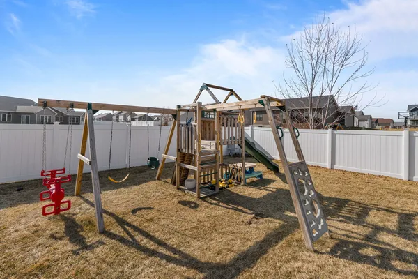 $739,900 | 4697 Mason Run, Bettendorf, IA 52722