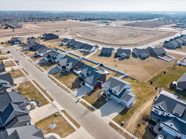 $750,000 | 4697 Mason Run, Bettendorf, IA 52722