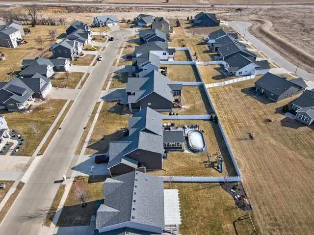 $750,000 | 4697 Mason Run, Bettendorf, IA 52722