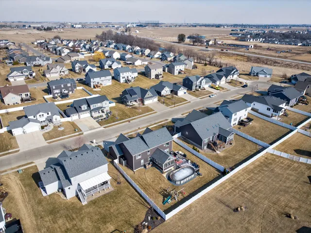 $750,000 | 4697 Mason Run, Bettendorf, IA 52722