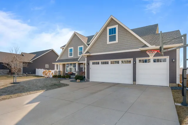 $750,000 | 4697 Mason Run, Bettendorf, IA 52722