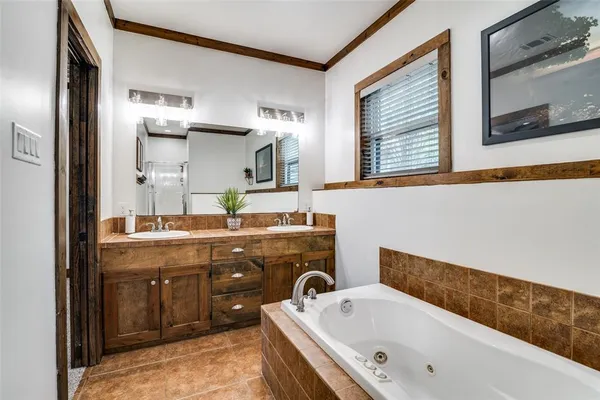 $990,000 | 6207 Point Lavista, Malakoff, TX 75148