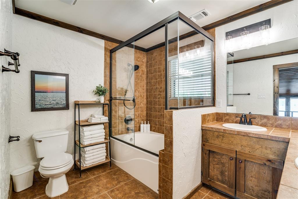 6207 Point Lavista Malakoff, TX 75148 - Photo 19 of 40 a bathroom with a sink toilet and shower