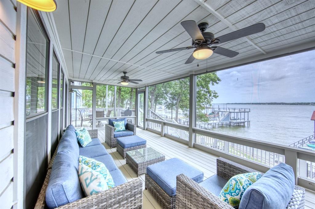 6207 Point Lavista Malakoff, TX 75148 - Photo 33 of 40 a living room with furniture and a large window