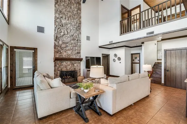 $990,000 | 6207 Point Lavista, Malakoff, TX 75148