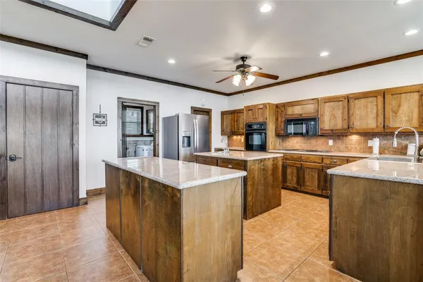 $990,000 | 6207 Point Lavista, Malakoff, TX 75148