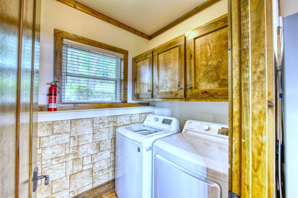 6207 Point Lavista Malakoff, TX 75148 - Photo 9 of 40 a utility room with dryer and washer