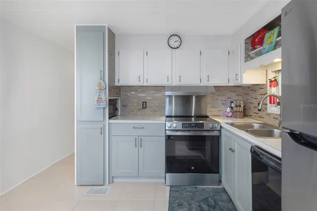 $275,000 | 294 Colonial Boulevard, Unit 48, Palm Harbor, FL 34684