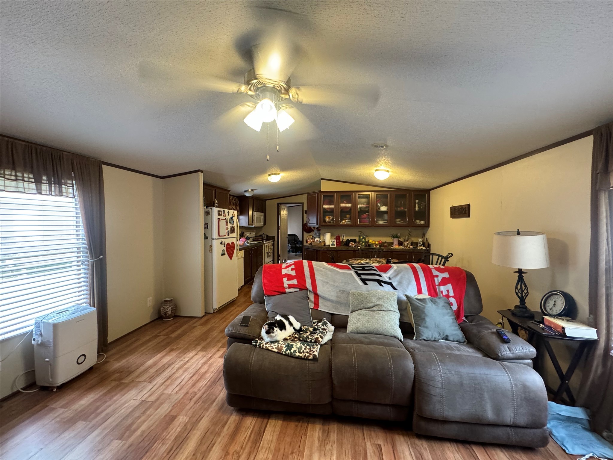 18 Mockingbird Trinity, TX 75862 - Photo 11 of 30 a living room with furniture and a wooden floor