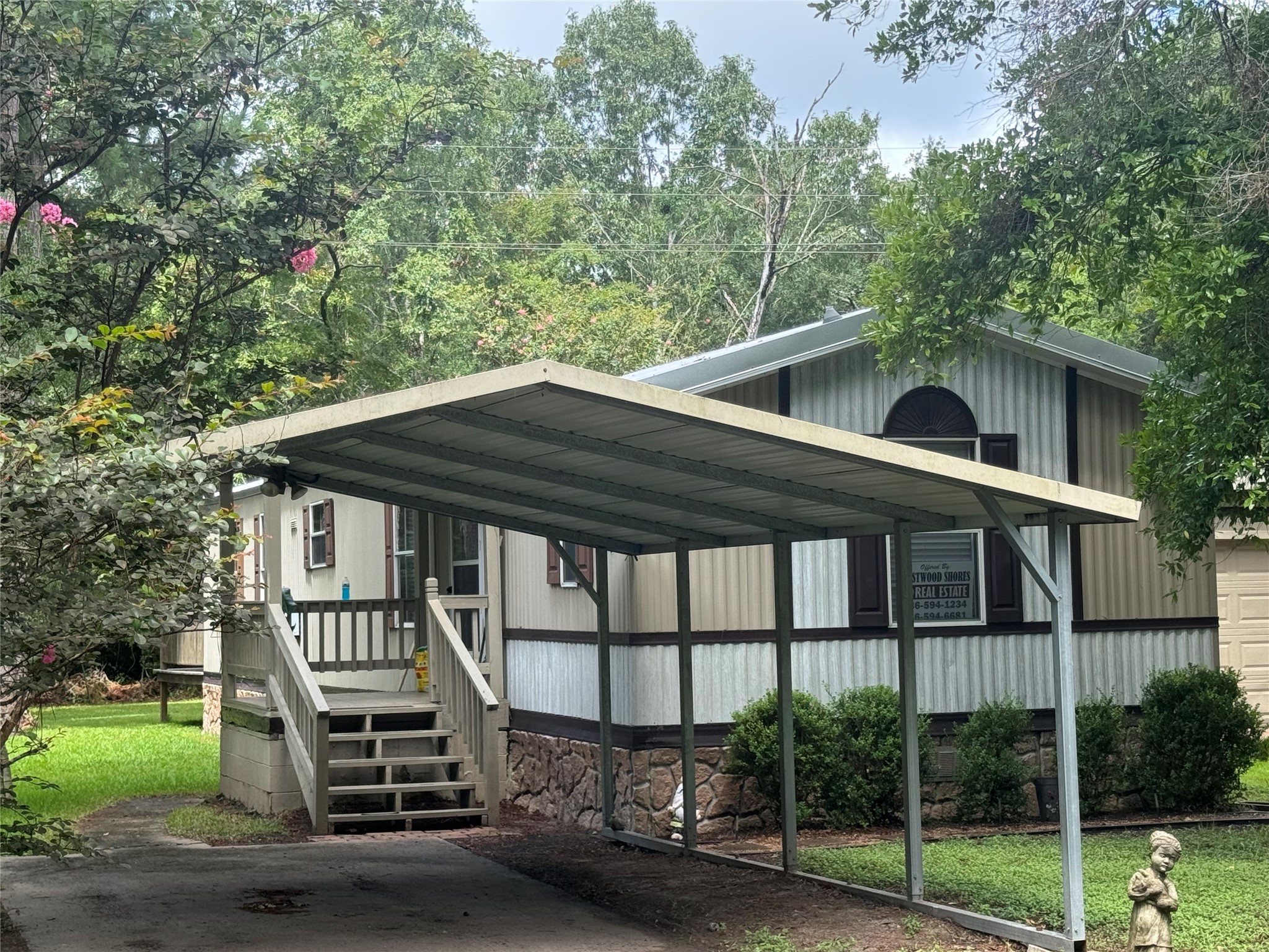 18 Mockingbird Trinity, TX 75862 - Photo 3 of 30 a backyard of a house with lots of green space
