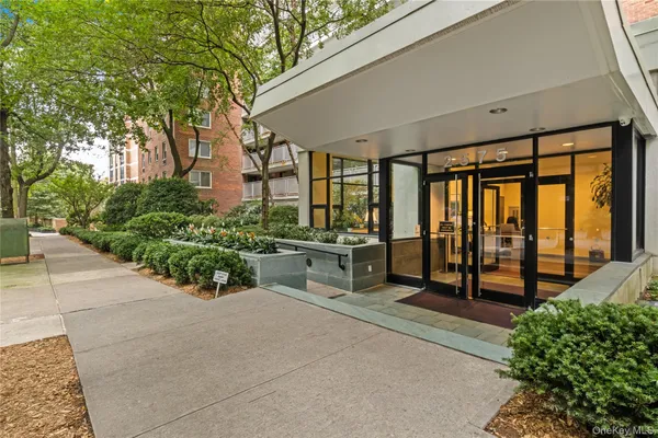 $479,000 | 2575 Palisade Avenue, Unit 2G | Spuyten Duyvil