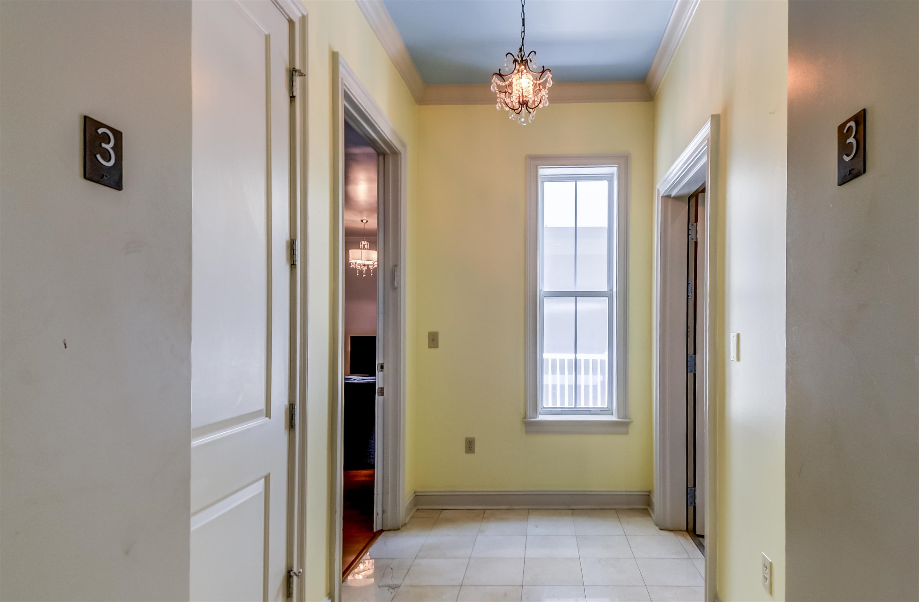 591 Lexington Road, Unit 303 Memphis, TN 38117 - Photo 8 of 34 a view of livingroom with chandelier