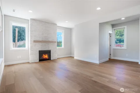 $960,000 | 12570 51st Place South, Tukwila, WA 98178