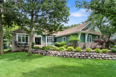 $1,375,000 | 1019 Tarrant Drive, Fontana, WI 53125