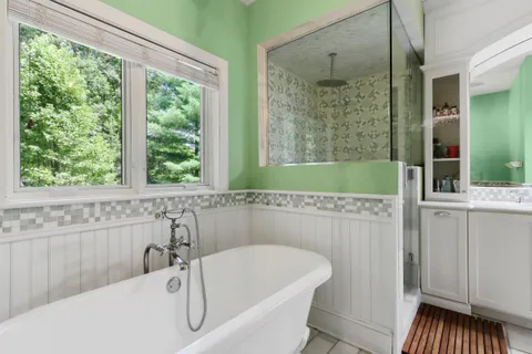 $1,375,000 | 1019 Tarrant Drive, Fontana, WI 53125