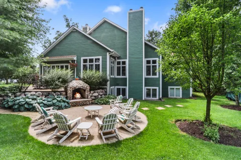 $1,375,000 | 1019 Tarrant Drive, Fontana, WI 53125