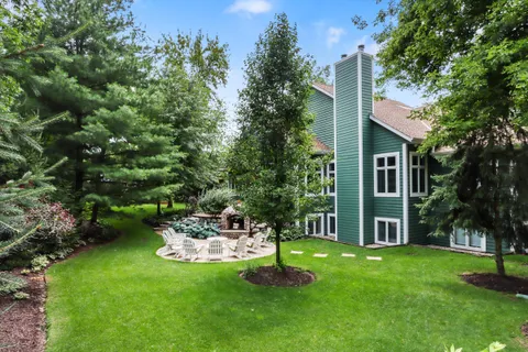 $1,375,000 | 1019 Tarrant Drive, Fontana, WI 53125