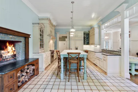 $1,375,000 | 1019 Tarrant Drive, Fontana, WI 53125