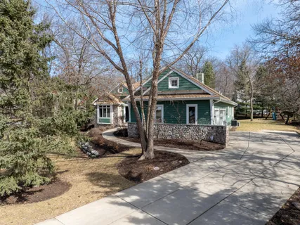 $1,375,000 | 1019 Tarrant Drive, Fontana, WI 53125