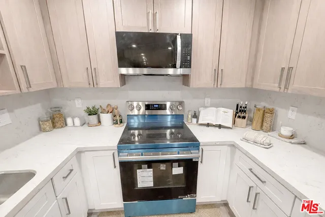 $3,795 | 1117 South Bedford Street, Unit 101, Los Angeles, CA 90035