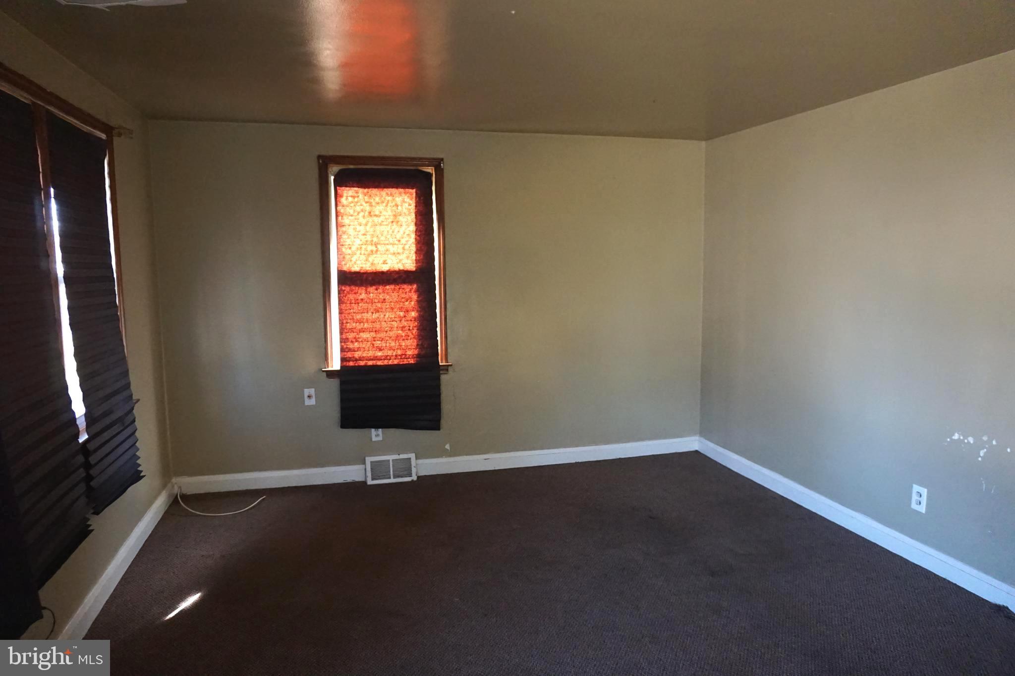 310 Wye Road Essex, MD 21221 - Photo 8 of 22 Livingroom