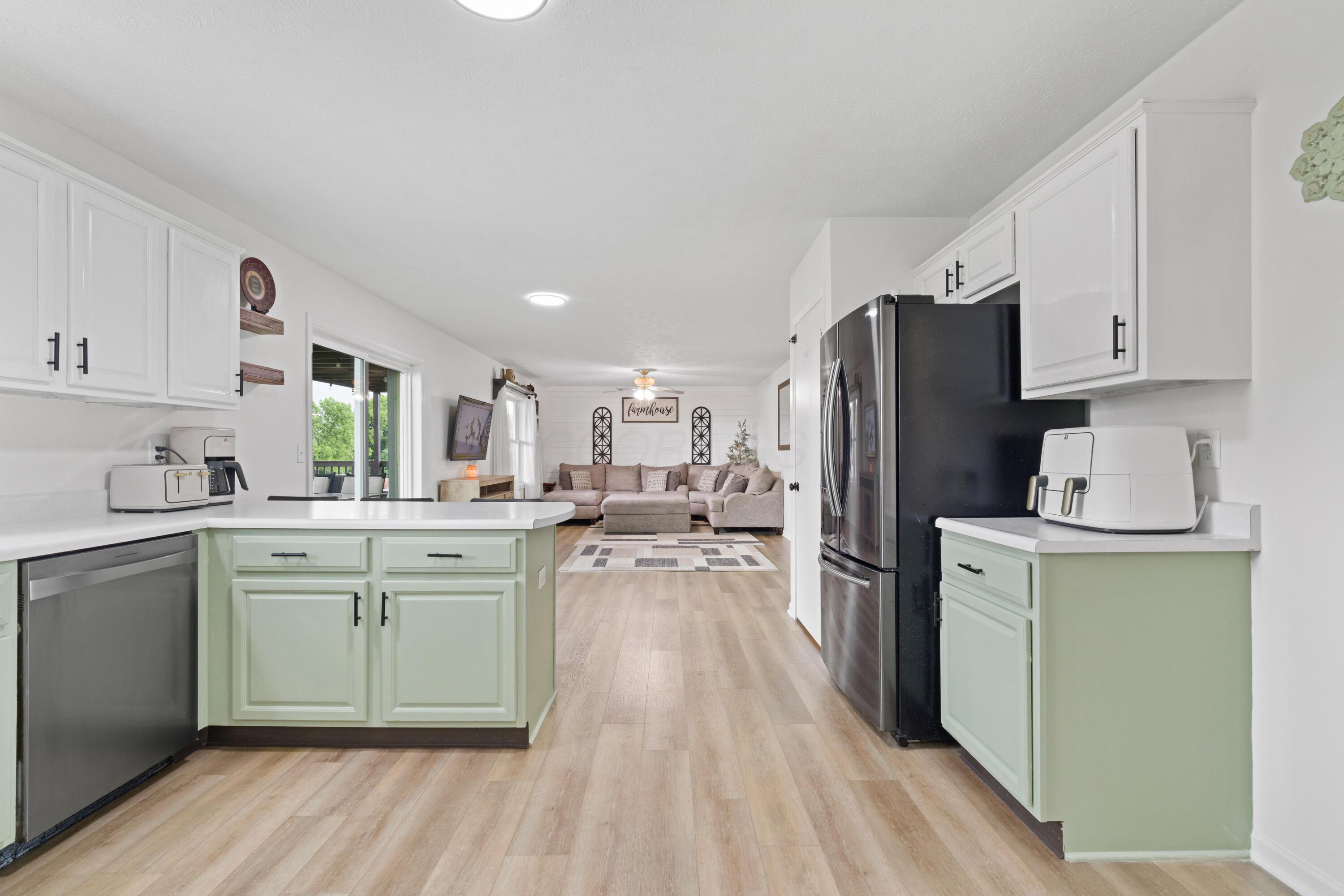 1172 Cambrian Road Cable, OH 43009 - Photo 21 of 80 Kitchen