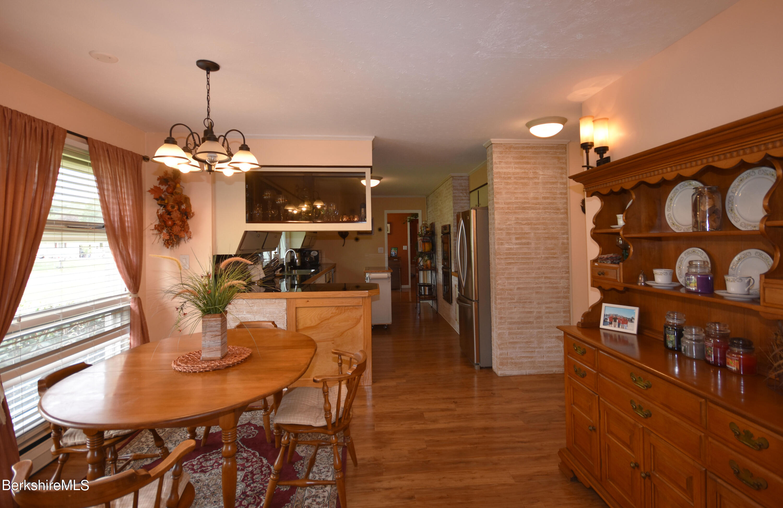 58 Oak Hill Road Pittsfield, MA 01201 - Photo 9 of 47 Breakfast Nook