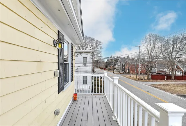 $2,800 | 509 Middle Highway, Barrington, RI 02806