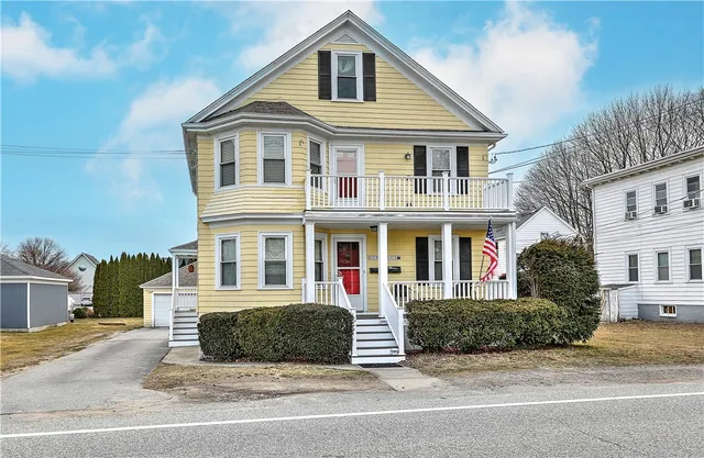 $2,800 | 509 Middle Highway, Barrington, RI 02806
