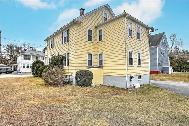 $2,800 | 509 Middle Highway, Barrington, RI 02806