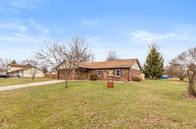 $249,500 | 6932 Turnberry Way, Indianapolis, IN 46237
