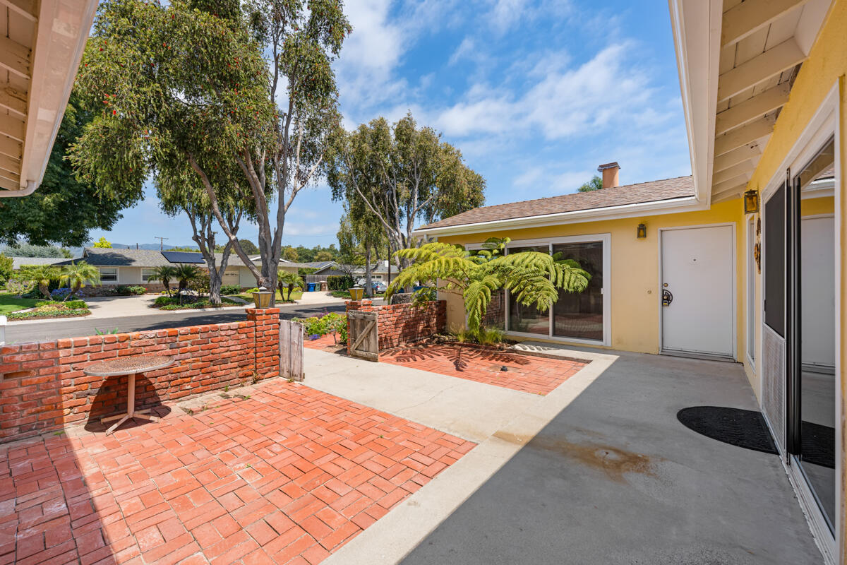 5575 Cameo Road Carpinteria, CA 93013 - Photo 6 of 32 _ROY6461