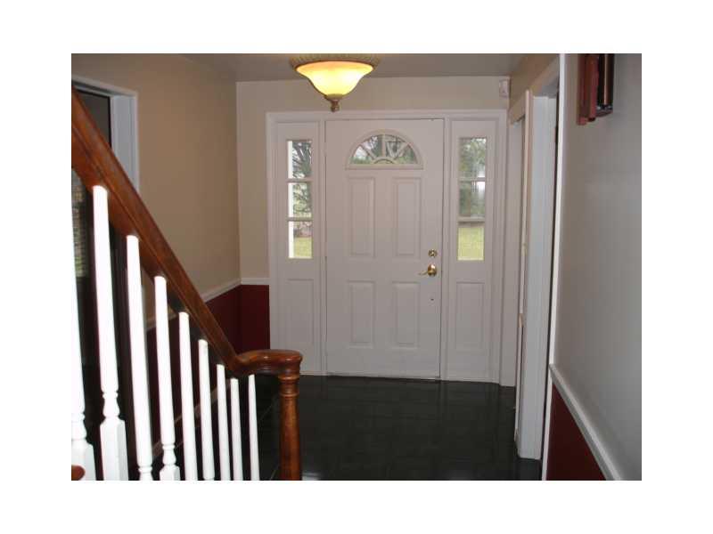116 Oak Ridge Drive Butler, PA 16002 - Photo 2 of 20 Entry/Foyer.