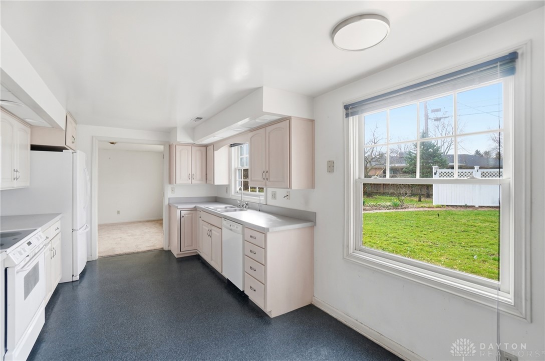 1212 Laurelwood Road Dayton, OH 45409 - Photo 9 of 29