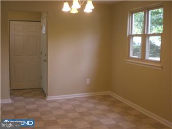 7 Wiltshire Road Sicklerville, NJ 08081 - Photo 3 of 12 Breakfast Room