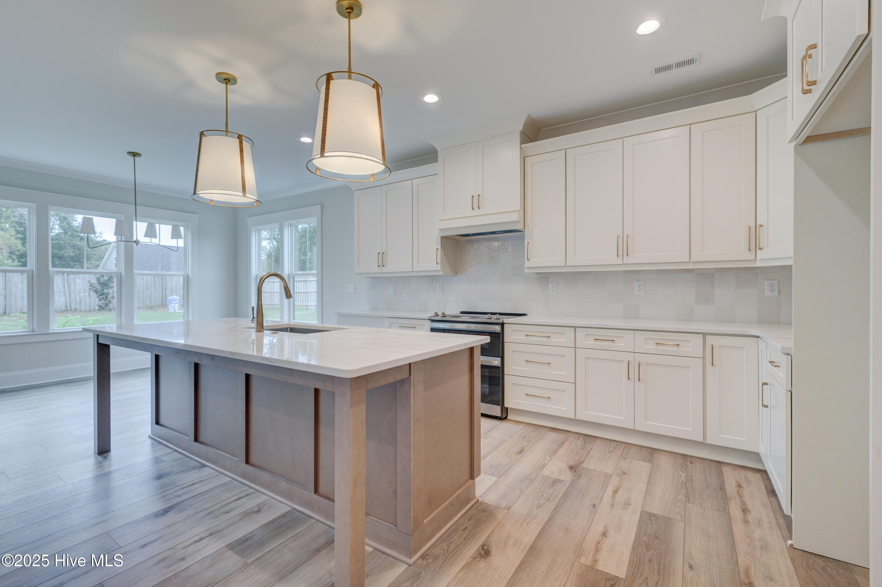 125 Cove Side Lane Hampstead, NC 28443 - Photo 13 of 29 kitchen