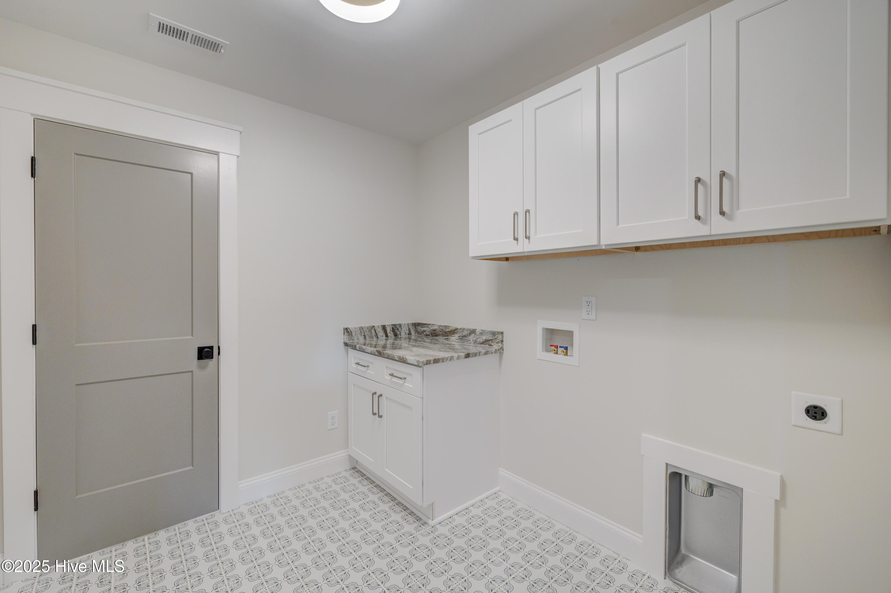 125 Cove Side Lane Hampstead, NC 28443 - Photo 26 of 29 laundry