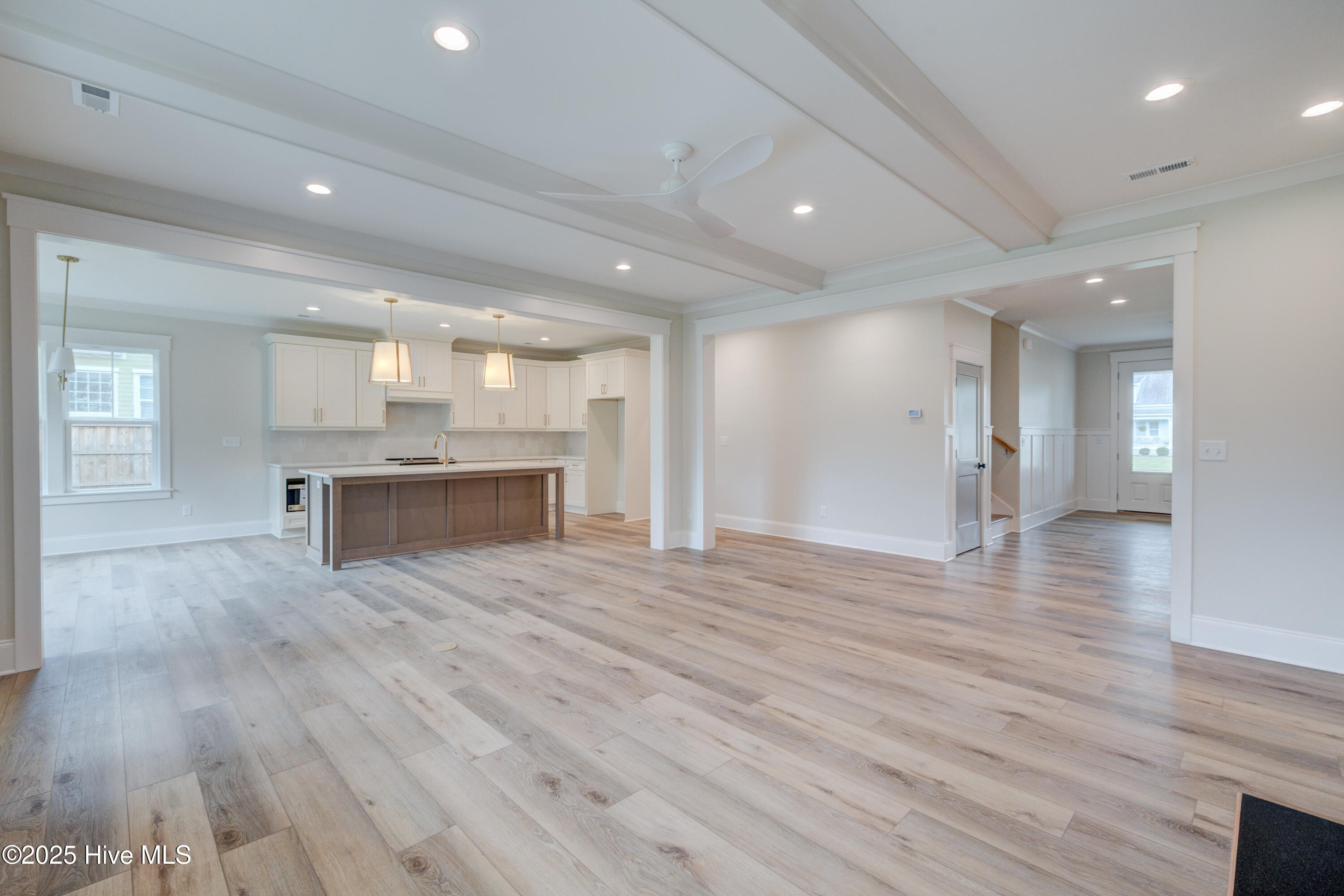 125 Cove Side Lane Hampstead, NC 28443 - Photo 7 of 29 Living Room 3