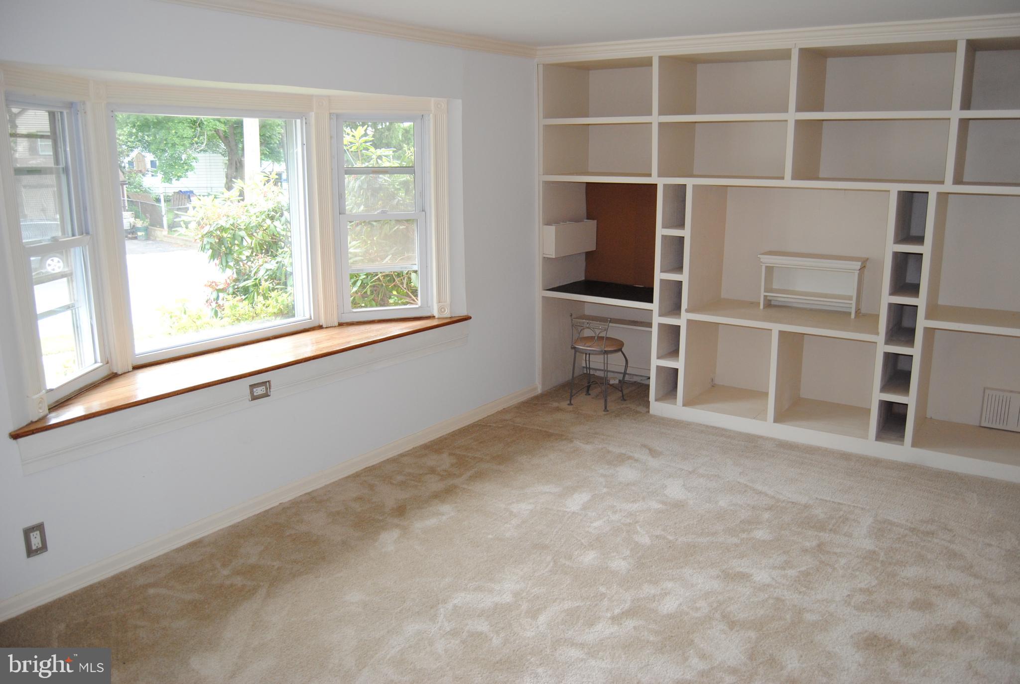 6 Miry Brook Road Hamilton, NJ 08690 - Photo 4 of 32 Built in Bookshelves with large bay window