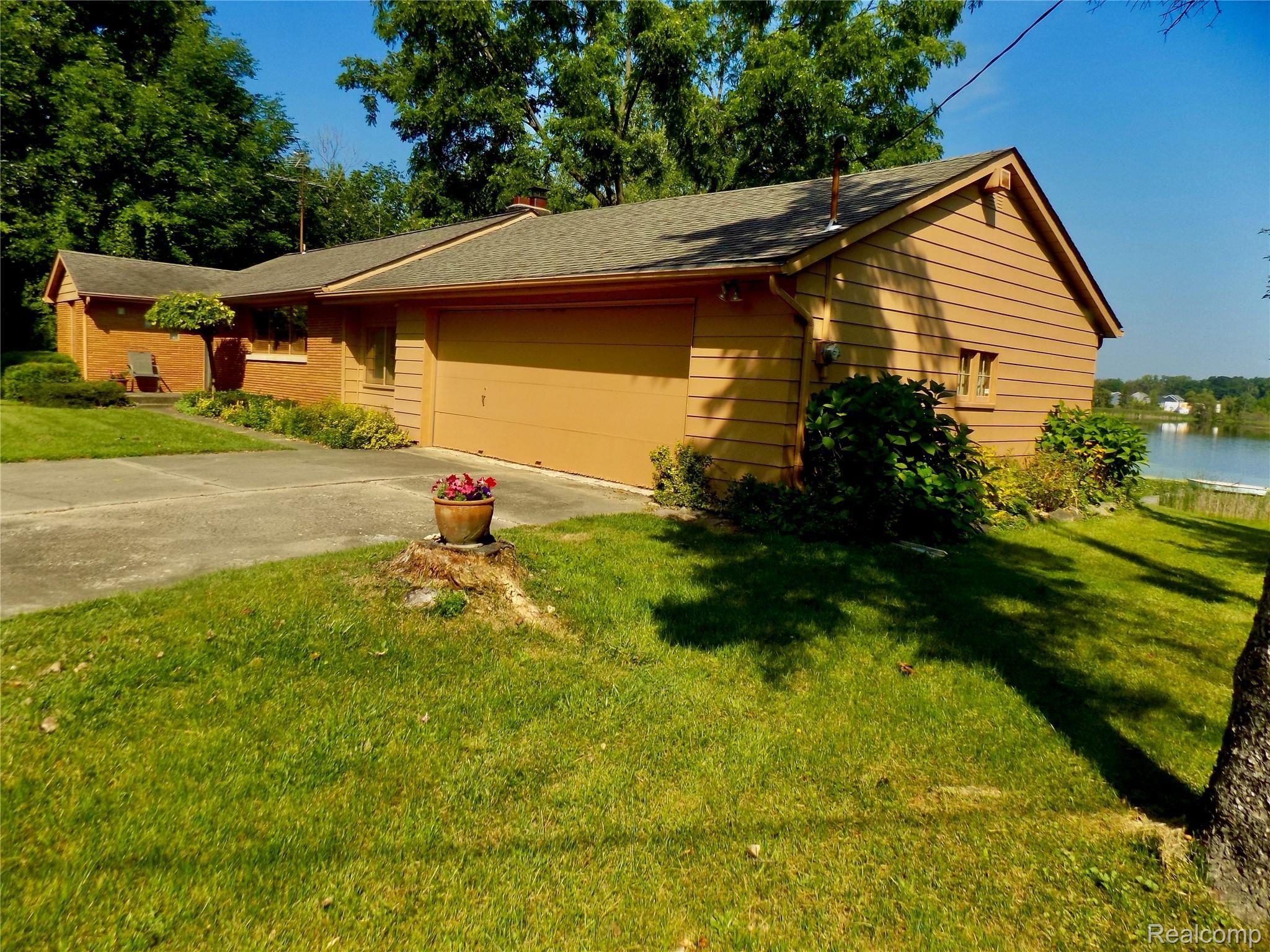 1348 Butcher Road Fenton, MI 48430 - Photo 2 of 28 LAKE LIVIN' IS THE BEST LIVIN'!