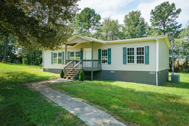a house that is sitting in the grass