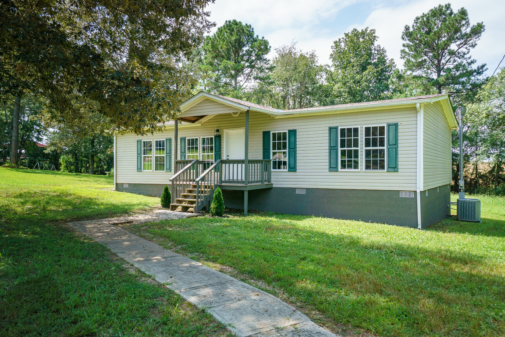 a house that is sitting in the grass