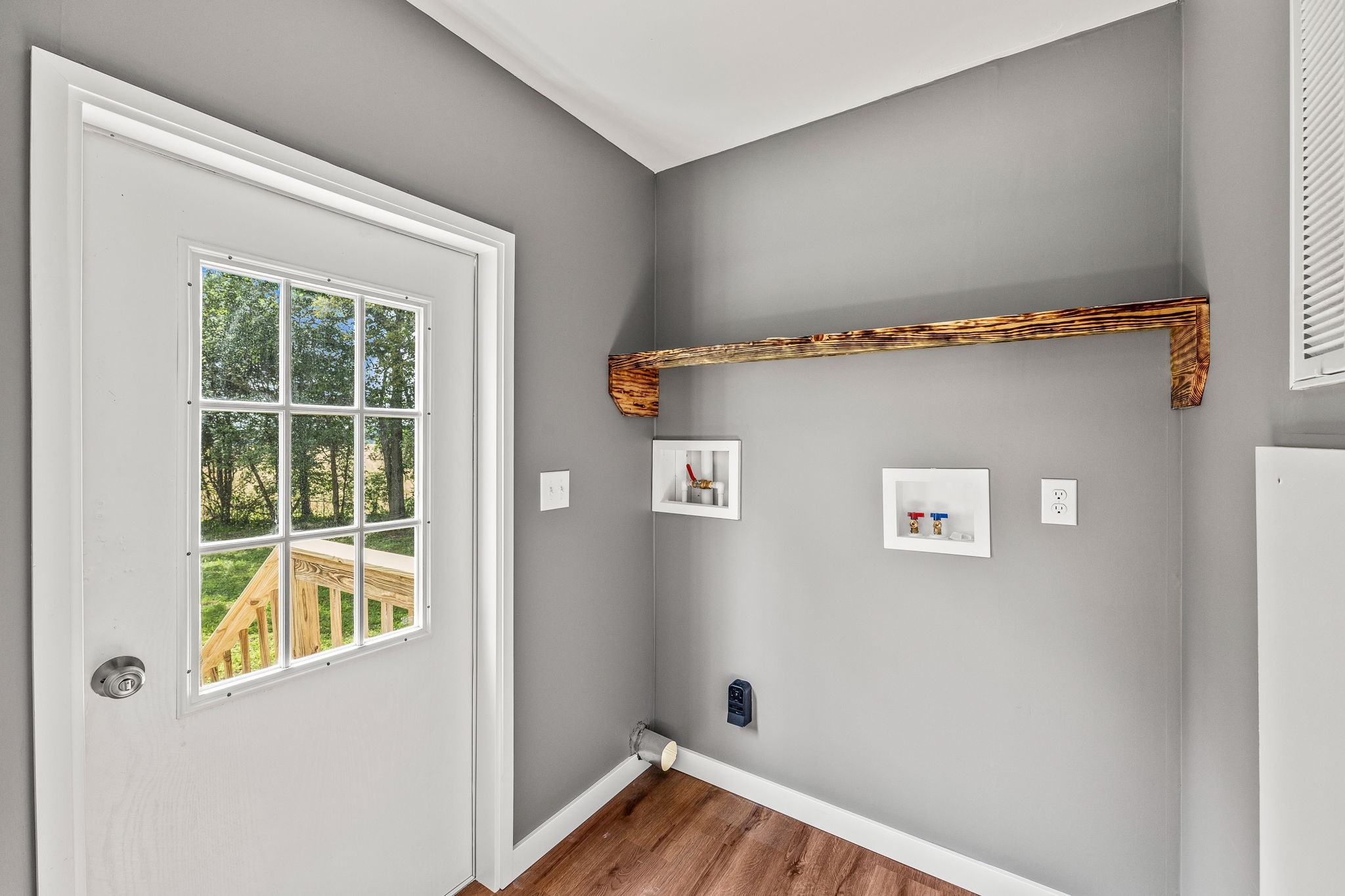 83 Summer Circle Morrison, TN 37357 - Photo 22 of 29 a view of an empty room with a window
