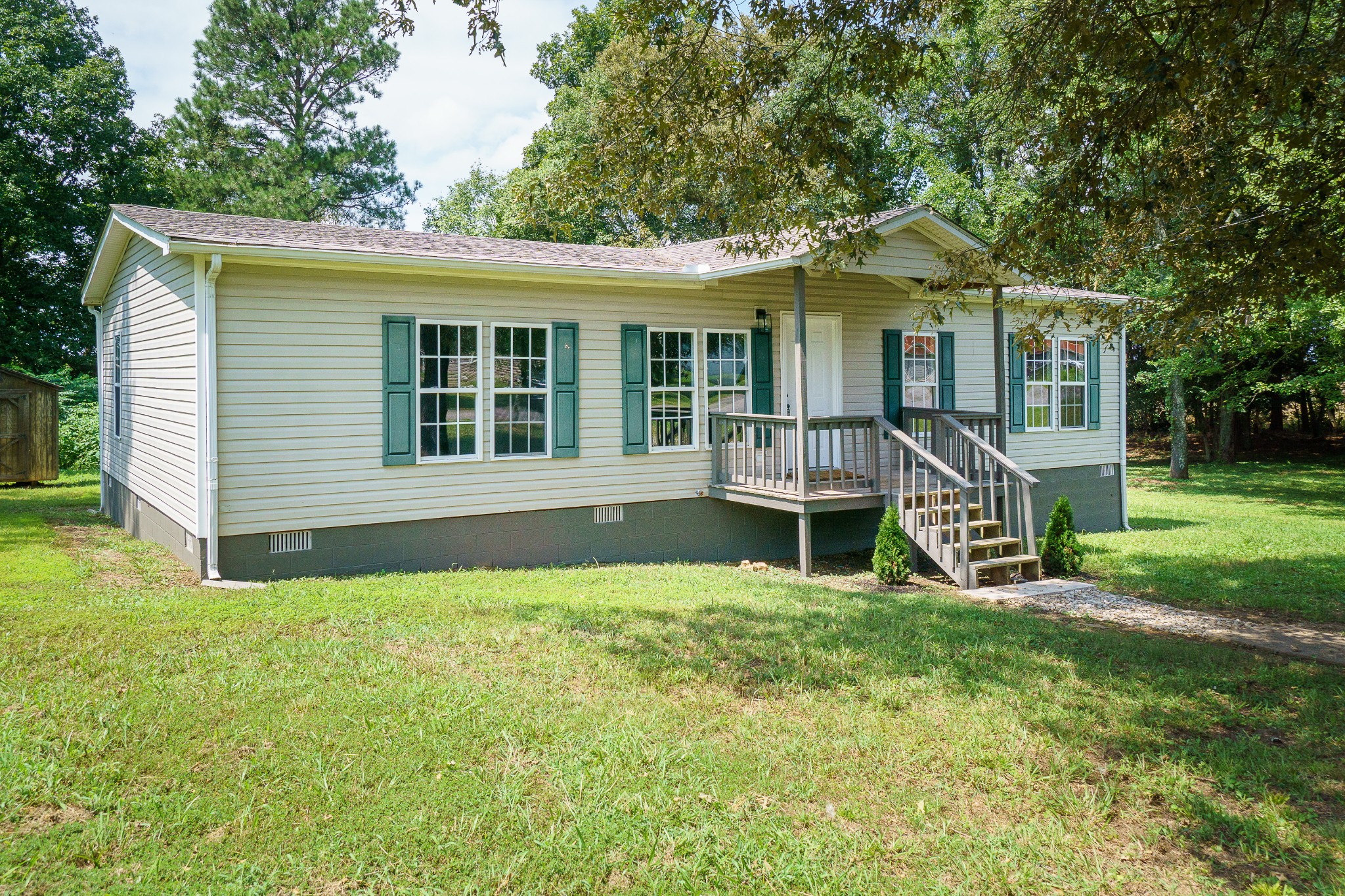83 Summer Circle Morrison, TN 37357 - Photo 3 of 29 front view of a house with a yard