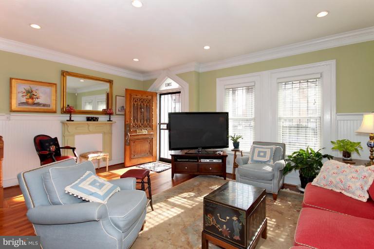 2003 Columbia Road Northwest, Unit NW Washington, DC 20009 - Photo 17 of 28 Living Room