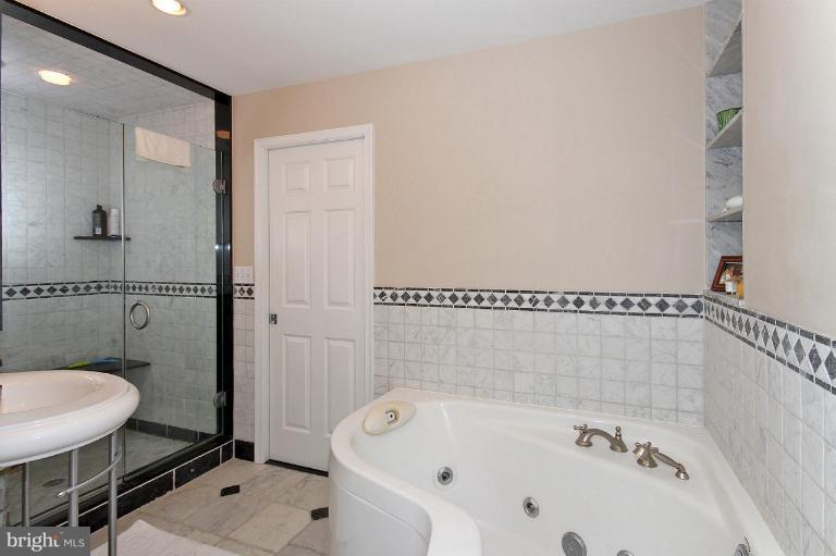 2003 Columbia Road Northwest, Unit NW Washington, DC 20009 - Photo 18 of 28 Bath (Master)