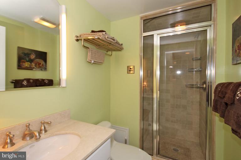 2003 Columbia Road Northwest, Unit NW Washington, DC 20009 - Photo 3 of 28 Bath