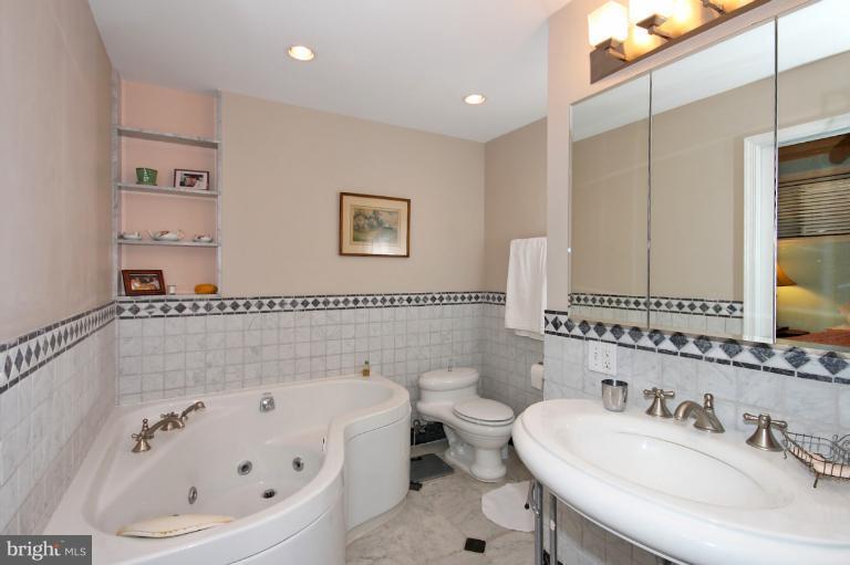 2003 Columbia Road Northwest, Unit NW Washington, DC 20009 - Photo 23 of 28 Bath (Master)
