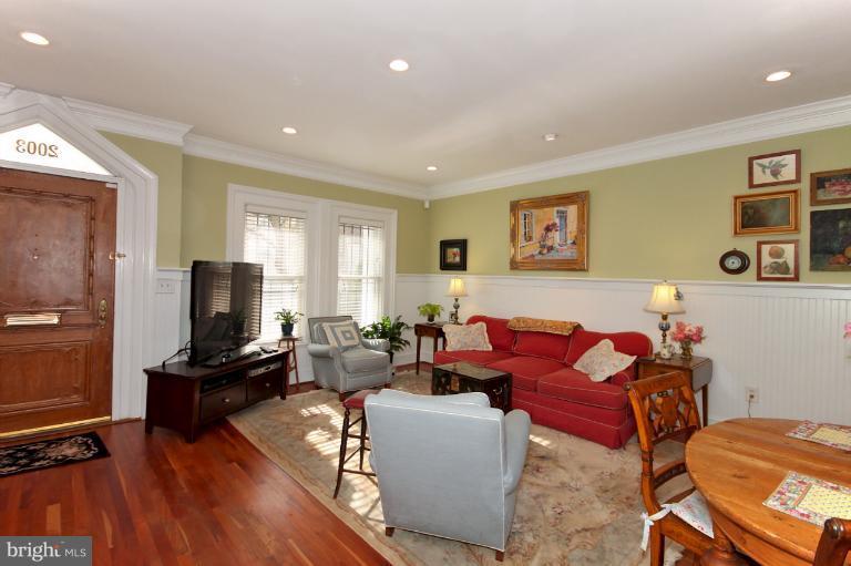 2003 Columbia Road Northwest, Unit NW Washington, DC 20009 - Photo 25 of 28 Living Room